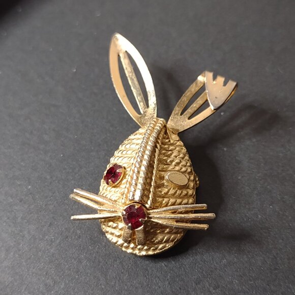 Very Cool Sarah Coventry Rabbit Brooch - Picture 1 of 11